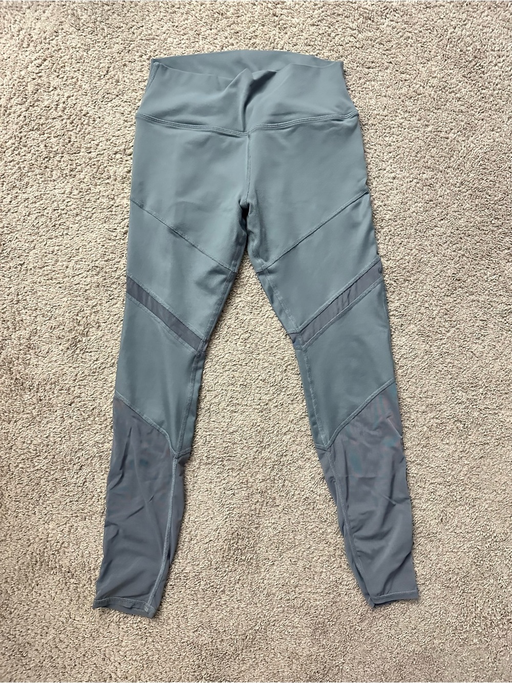 Alo Angled Seem w/ Mesh Mesh Detailing Athletic Leggings in Grayish-Blue -Medium